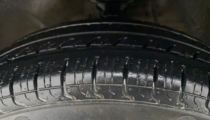 2012 Maruti Alto 800 LXI, Petrol, Manual, 83,443 km, Left Front Tyre Tread