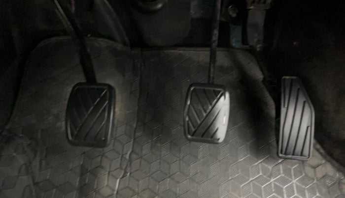 2020 Maruti Swift VXI, CNG, Manual, 34,238 km, Pedals