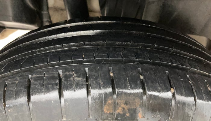 2020 Maruti Swift VXI, CNG, Manual, 34,238 km, Right Rear Tyre Tread