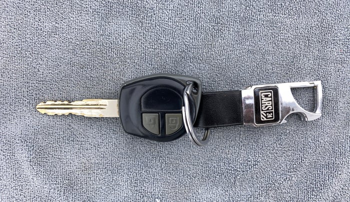 2013 Maruti Swift VXI D, Petrol, Manual, 56,705 km, Key Close Up