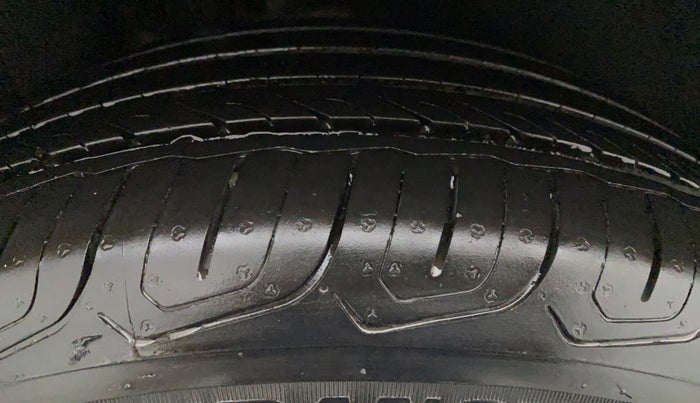 2014 Ford Ecosport TITANIUM 1.0L ECOBOOST, Petrol, Manual, 80,646 km, Right Front Tyre Tread