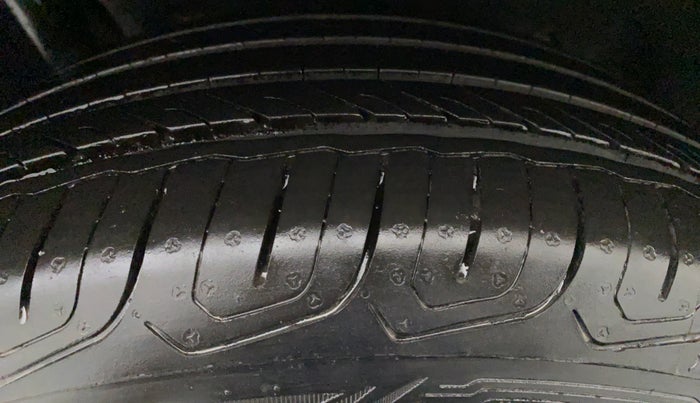 2014 Ford Ecosport TITANIUM 1.0L ECOBOOST, Petrol, Manual, 80,646 km, Left Front Tyre Tread
