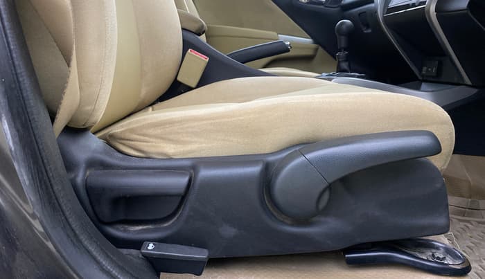 2015 Honda City 1.5L I-VTEC V MT, Petrol, Manual, 1,05,966 km, Driver Side Adjustment Panel