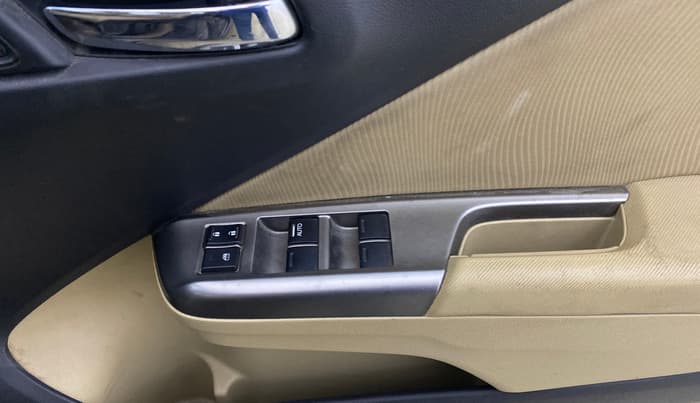 2015 Honda City 1.5L I-VTEC V MT, Petrol, Manual, 1,05,966 km, Driver Side Door Panels Control