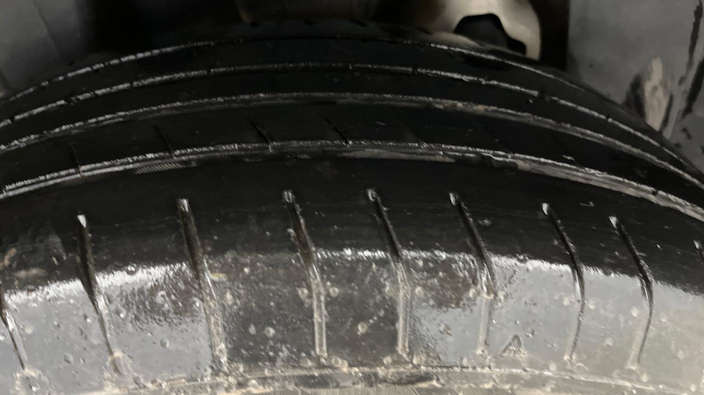 2020 Mahindra XUV300 W6 1.5 DIESEL, Diesel, Manual, 50,032 km, Right Rear Tyre Tread