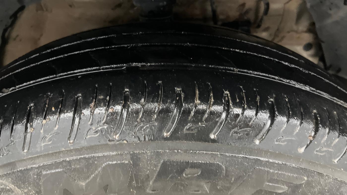 2020 Mahindra XUV300 W6 1.5 DIESEL, Diesel, Manual, 50,032 km, Right Front Tyre Tread