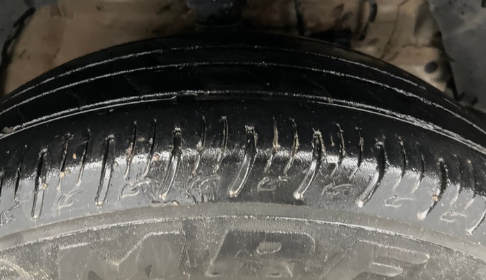 2020 Mahindra XUV300 W6 1.5 DIESEL, Diesel, Manual, 50,032 km, Right Front Tyre Tread