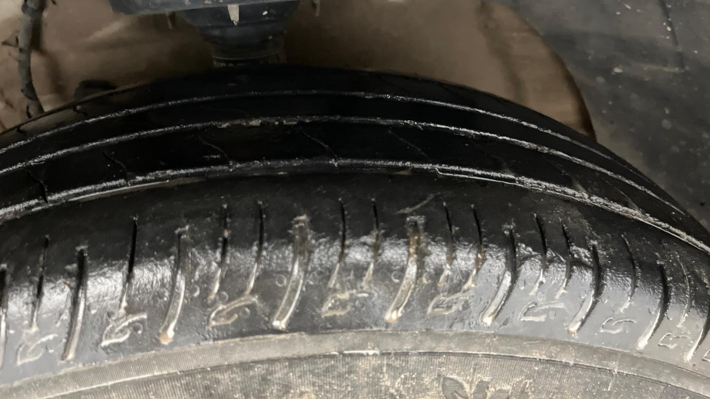 2020 Mahindra XUV300 W6 1.5 DIESEL, Diesel, Manual, 50,032 km, Left Front Tyre Tread
