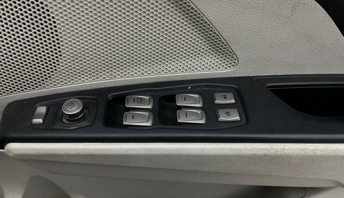 2020 Mahindra XUV300 W6 1.5 DIESEL, Diesel, Manual, 50,032 km, Driver Side Door Panels Control