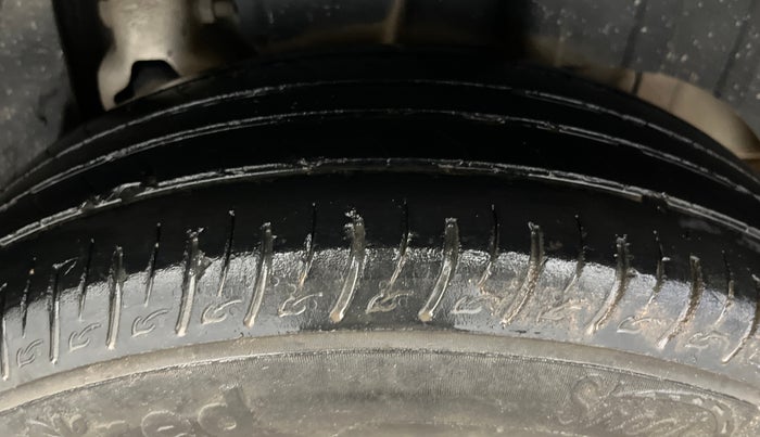 2020 Mahindra XUV300 W6 1.5 DIESEL, Diesel, Manual, 50,032 km, Left Rear Tyre Tread