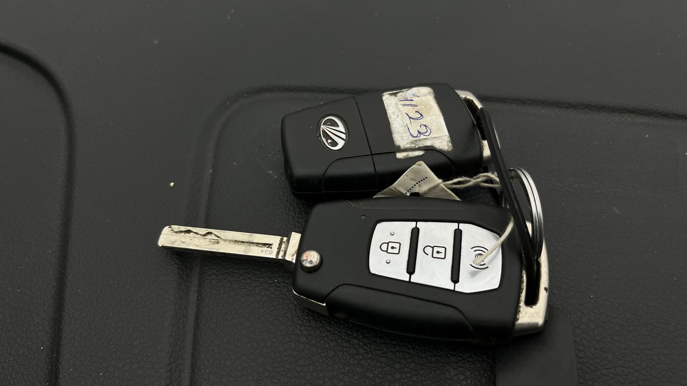 2020 Mahindra XUV300 W6 1.5 DIESEL, Diesel, Manual, 50,032 km, Key Close Up