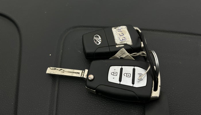 2020 Mahindra XUV300 W6 1.5 DIESEL, Diesel, Manual, 50,032 km, Key Close Up