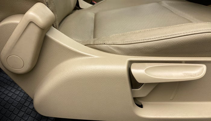 2015 Volkswagen Vento HIGHLINE PETROL, Petrol, Manual, 70,950 km, Driver Side Adjustment Panel
