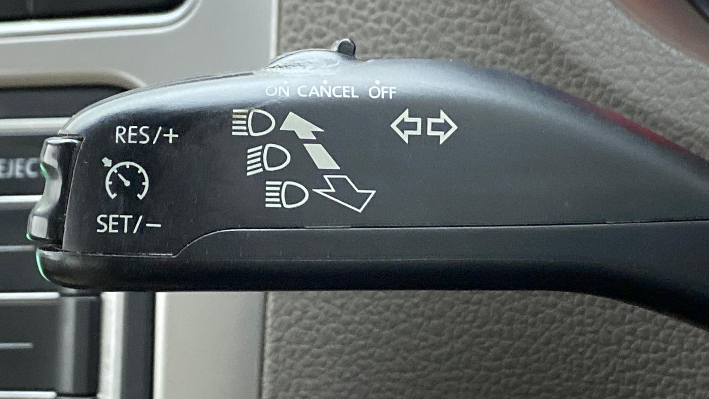 2015 Volkswagen Vento HIGHLINE PETROL, Petrol, Manual, 70,950 km, Adaptive Cruise Control