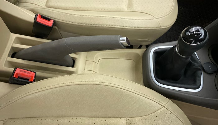 2015 Volkswagen Vento HIGHLINE PETROL, Petrol, Manual, 70,950 km, Gear Lever