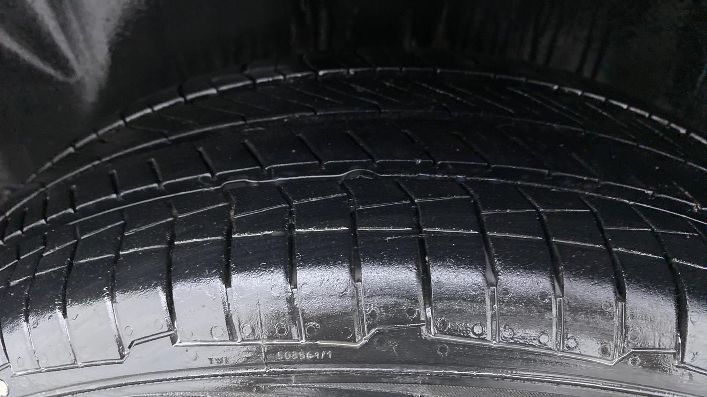 2015 Volkswagen Vento HIGHLINE PETROL, Petrol, Manual, 70,950 km, Left Rear Tyre Tread