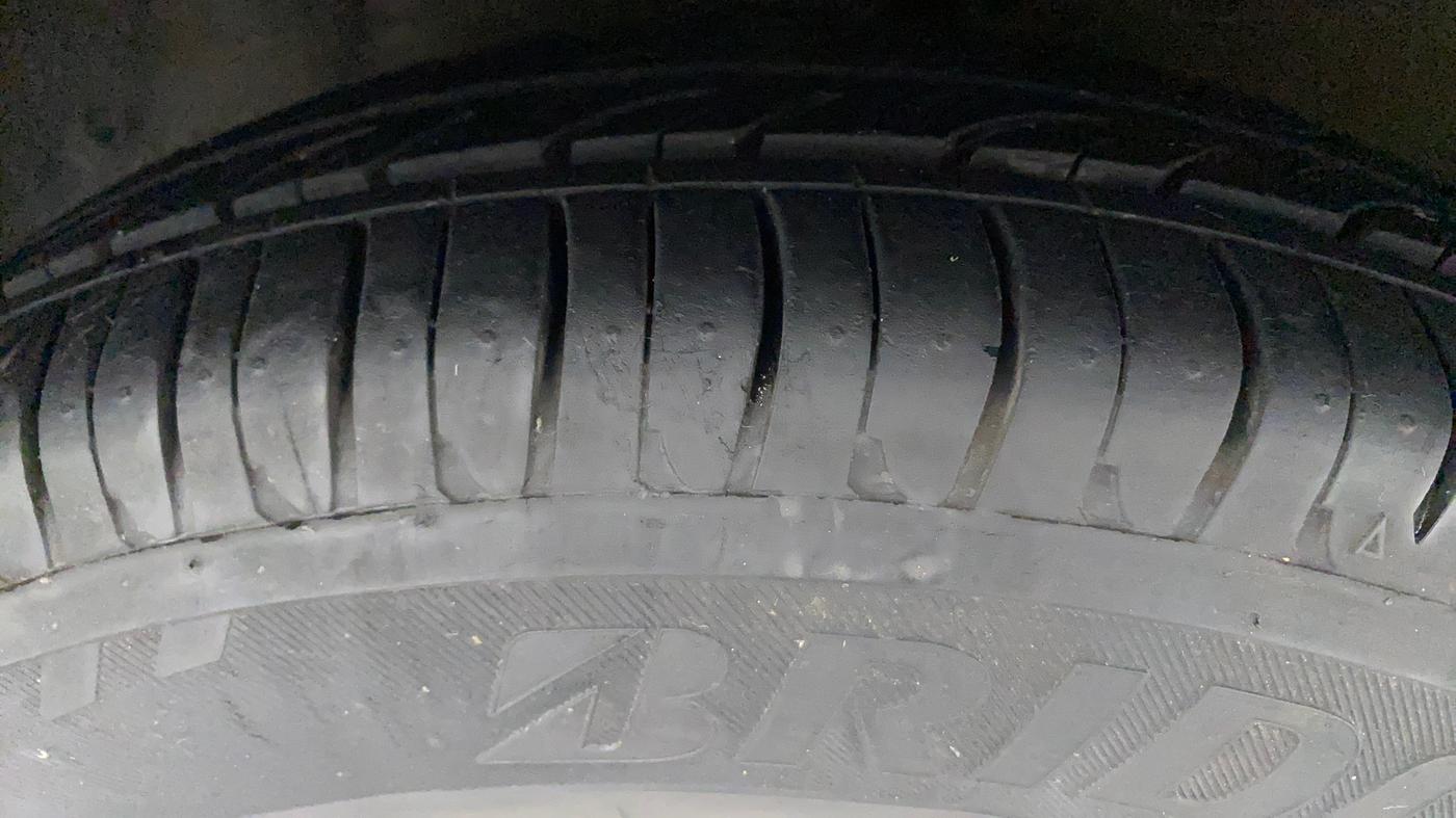 2011 Hyundai i10 SPORTZ 1.2, Petrol, Manual, 41,190 km, Right Front Tyre Tread