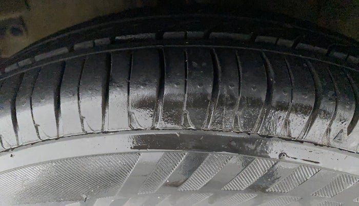 2011 Hyundai i10 SPORTZ 1.2, Petrol, Manual, 41,190 km, Left Front Tyre Tread