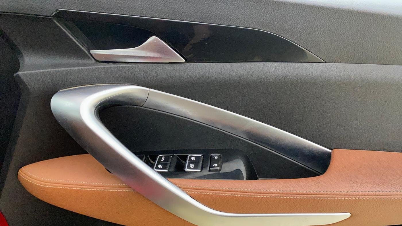 2020 MG HECTOR PLUS SHARP 1.5 PETROL TURBO DCT 6-STR, Petrol, Automatic, 28,230 km, Driver Side Door Panels Control