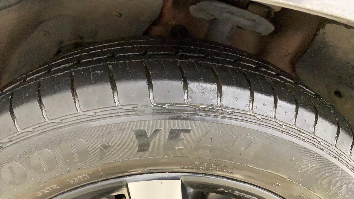 2020 MG HECTOR PLUS SHARP 1.5 PETROL TURBO DCT 6-STR, Petrol, Automatic, 28,230 km, Left Front Tyre Tread