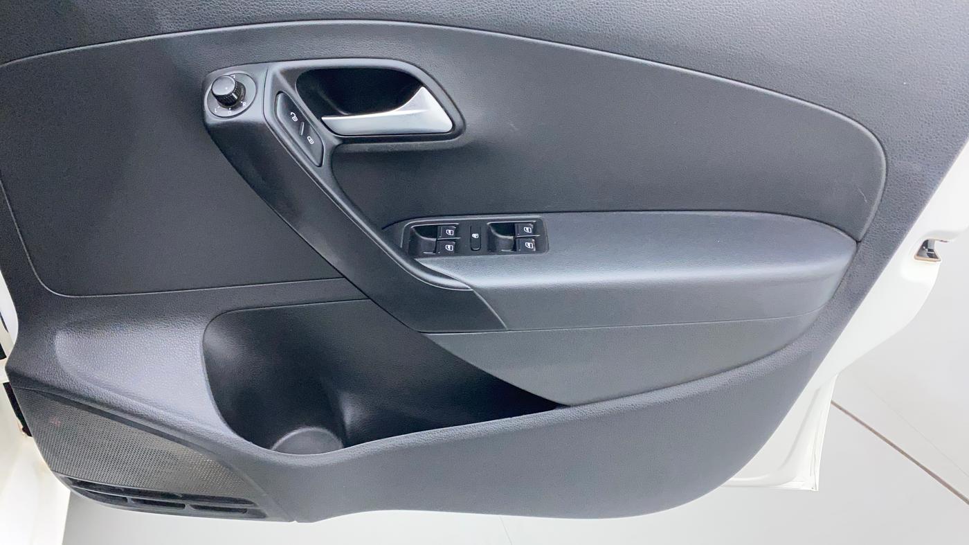 2018 Volkswagen Polo HIGHLINE PLUS 1.0 16 ALLOY, Petrol, Manual, 1,11,151 km, Driver Side Door Panels Control