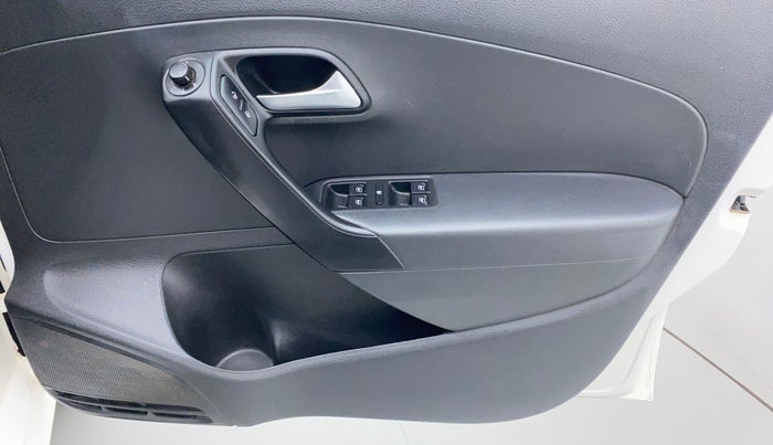 2018 Volkswagen Polo HIGHLINE PLUS 1.0 16 ALLOY, Petrol, Manual, 1,11,151 km, Driver Side Door Panels Control