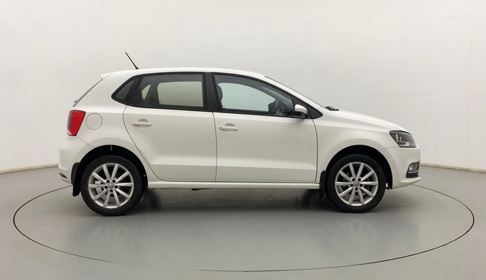 2018 Volkswagen Polo HIGHLINE PLUS 1.0 16 ALLOY, Petrol, Manual, 1,11,151 km, Right Side View
