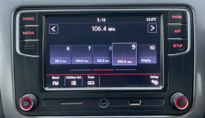 2018 Volkswagen Polo HIGHLINE PLUS 1.0 16 ALLOY, Petrol, Manual, 1,11,151 km, Infotainment System