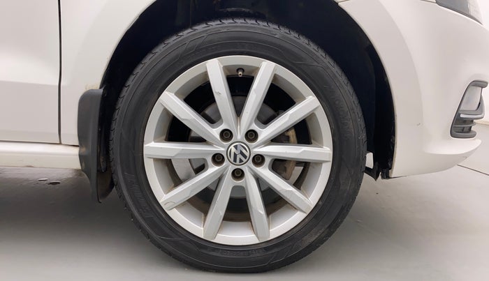 2018 Volkswagen Polo HIGHLINE PLUS 1.0 16 ALLOY, Petrol, Manual, 1,11,151 km, Right Front Wheel