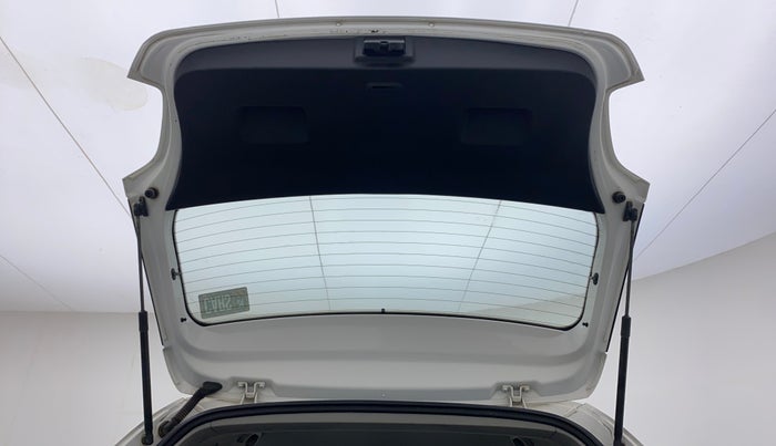 2018 Volkswagen Polo HIGHLINE PLUS 1.0 16 ALLOY, Petrol, Manual, 1,11,151 km, Boot Door Open