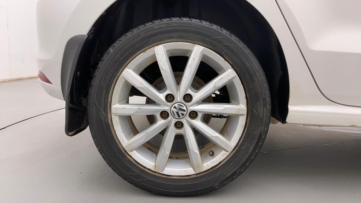 2018 Volkswagen Polo HIGHLINE PLUS 1.0 16 ALLOY, Petrol, Manual, 1,11,151 km, Right Rear Wheel