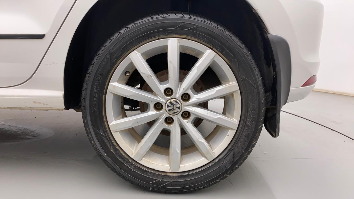 2018 Volkswagen Polo HIGHLINE PLUS 1.0 16 ALLOY, Petrol, Manual, 1,11,151 km, Left Rear Wheel