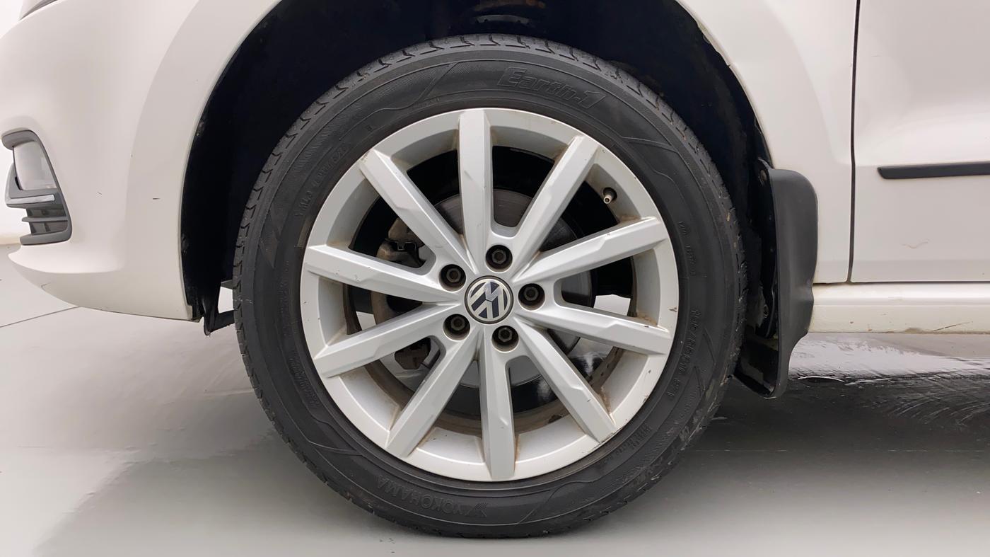 2018 Volkswagen Polo HIGHLINE PLUS 1.0 16 ALLOY, Petrol, Manual, 1,11,151 km, Left Front Wheel