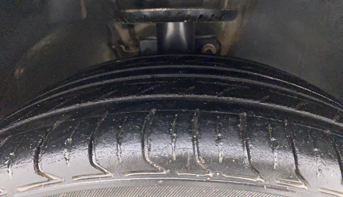 2018 Volkswagen Polo HIGHLINE PLUS 1.0 16 ALLOY, Petrol, Manual, 1,11,151 km, Right Front Tyre Tread
