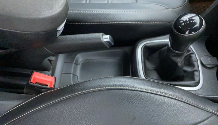 2018 Volkswagen Polo HIGHLINE PLUS 1.0 16 ALLOY, Petrol, Manual, 1,11,151 km, Gear Lever