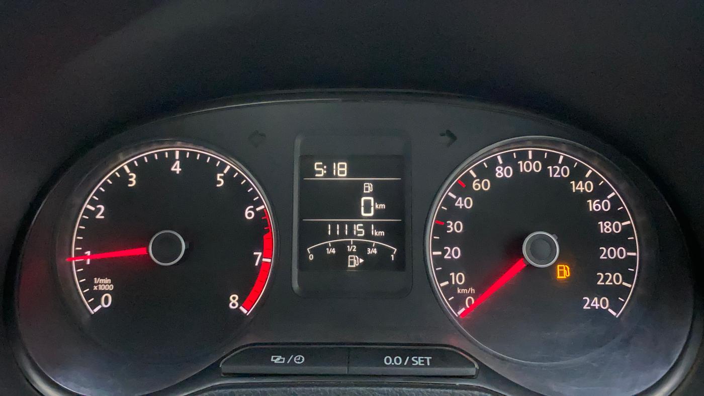 2018 Volkswagen Polo HIGHLINE PLUS 1.0 16 ALLOY, Petrol, Manual, 1,11,151 km, Odometer Image