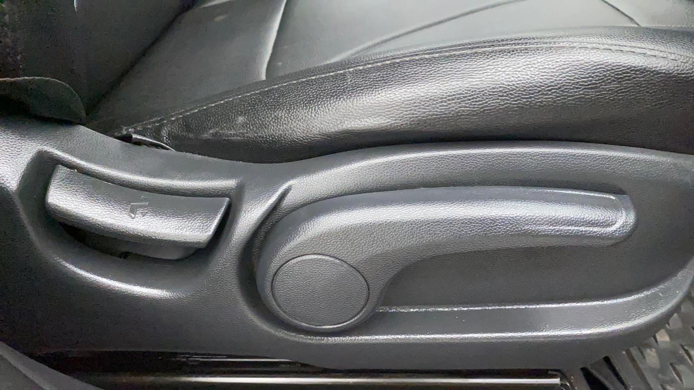 2019 Hyundai Elite i20 SPORTZ PLUS 1.2 DUAL TONE, Petrol, Manual, 24,397 km, Driver Side Adjustment Panel