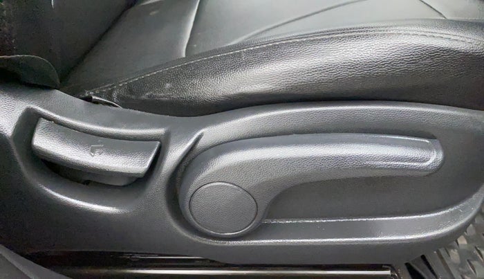 2019 Hyundai Elite i20 SPORTZ PLUS 1.2 DUAL TONE, Petrol, Manual, 24,397 km, Driver Side Adjustment Panel