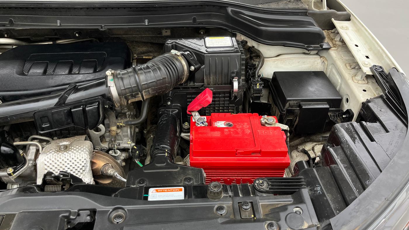 2020 Mahindra XUV300 W8 1.2 PETROL, Petrol, Manual, 27,271 km, Engine View - Left