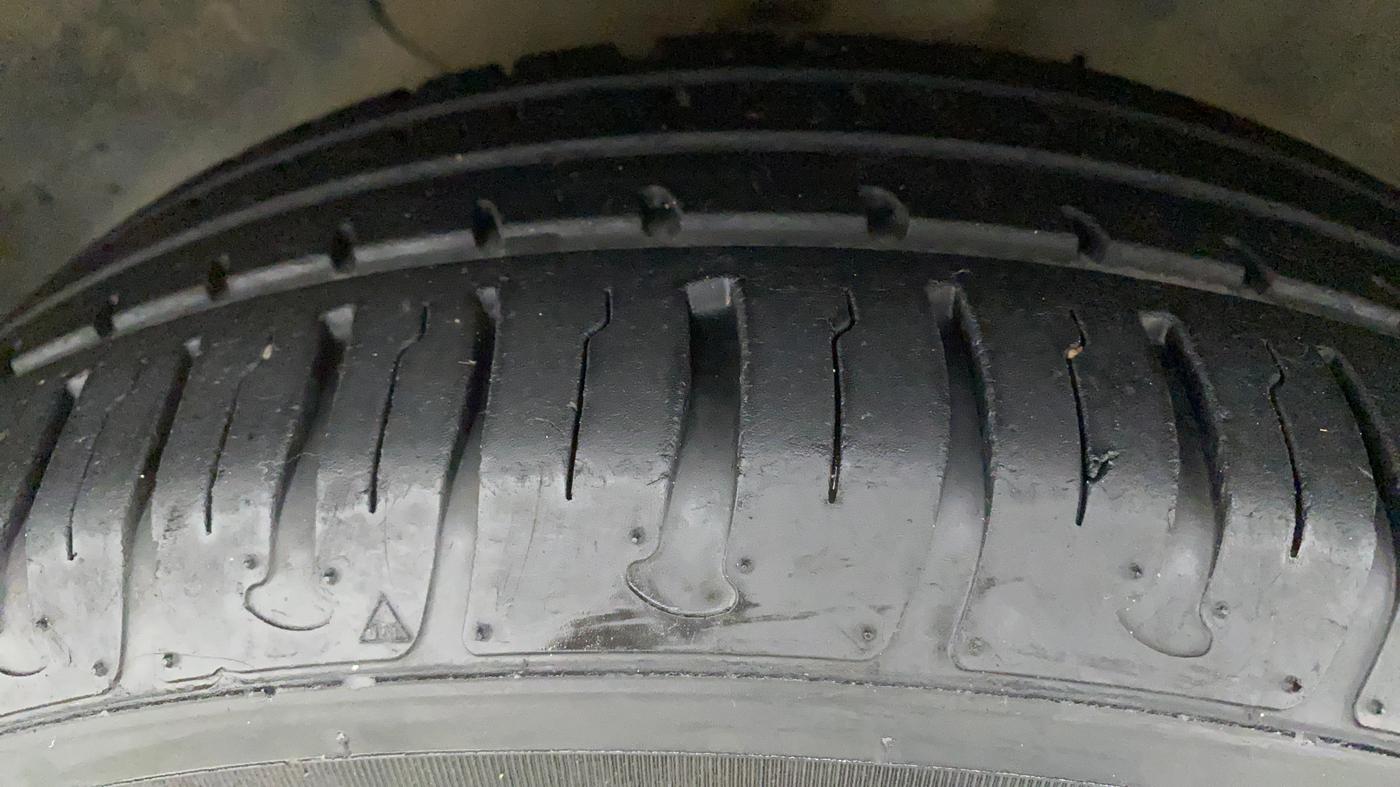 2014 Hyundai Elite i20 MAGNA 1.2, Petrol, Manual, 56,863 km, Left Front Tyre Tread