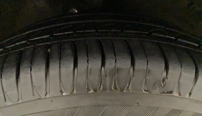 2017 Maruti Celerio VXI CNG, CNG, Manual, 49,606 km, Right Front Tyre Tread