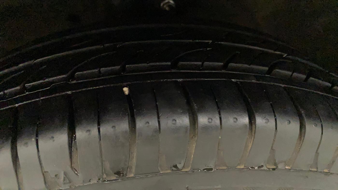 2017 Maruti Celerio VXI CNG, CNG, Manual, 49,606 km, Left Front Tyre Tread