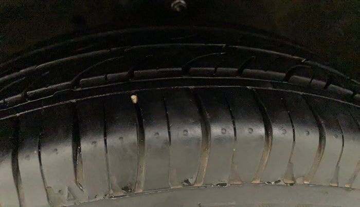 2017 Maruti Celerio VXI CNG, CNG, Manual, 49,606 km, Left Front Tyre Tread