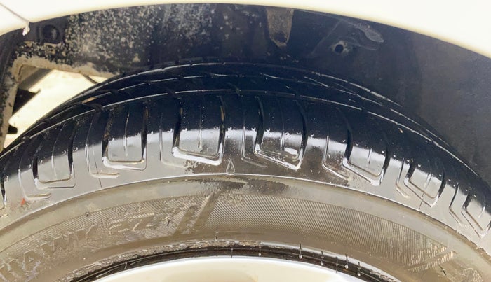 2018 Hyundai Eon MAGNA +, Petrol, Manual, 80,744 km, Left Front Tyre Tread