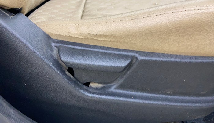 2018 Hyundai Eon MAGNA +, Petrol, Manual, 80,744 km, Driver Side Adjustment Panel