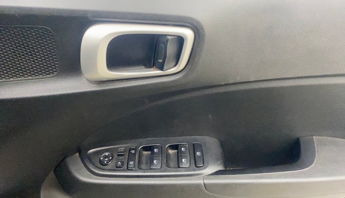 2020 Hyundai VENUE SX 1.0 TURBO IMT, Petrol, Manual, 76,952 km, Driver Side Door Panels Control