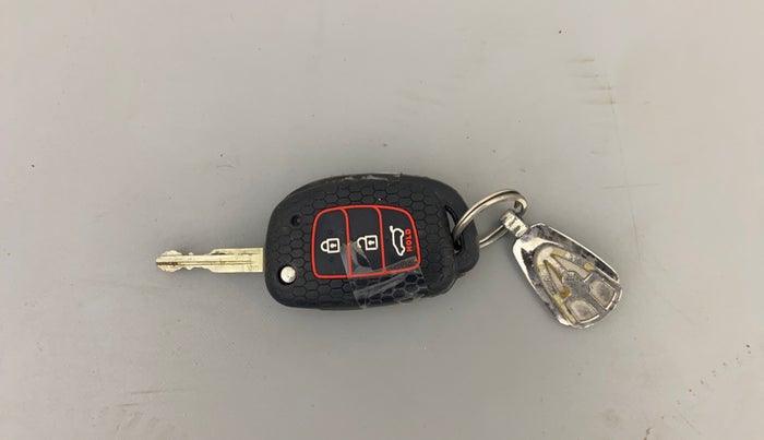 2020 Hyundai VENUE SX 1.0 TURBO IMT, Petrol, Manual, 76,952 km, Key Close Up