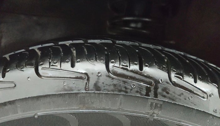 2017 Maruti Alto 800 VXI, Petrol, Manual, 31,273 km, Left Front Tyre Tread