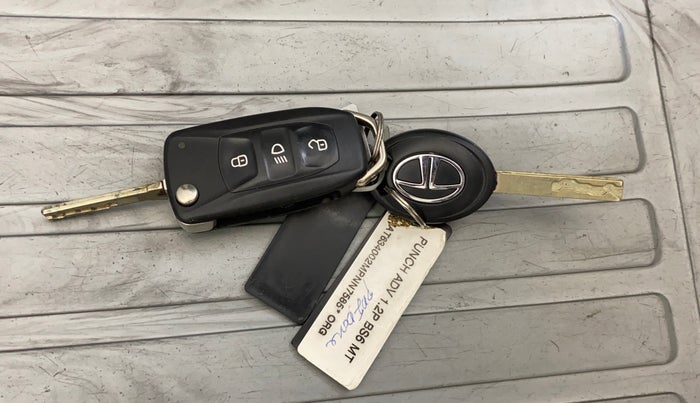 2021 Tata PUNCH ADVENTURE MT, Petrol, Manual, 38,854 km, Key Close Up