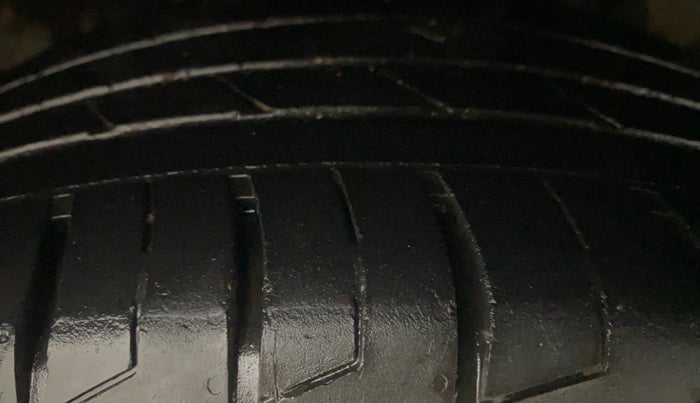 2023 KIA SELTOS HTX 1.5 DIESEL AT, Diesel, Automatic, 31,918 km, Right Front Tyre Tread